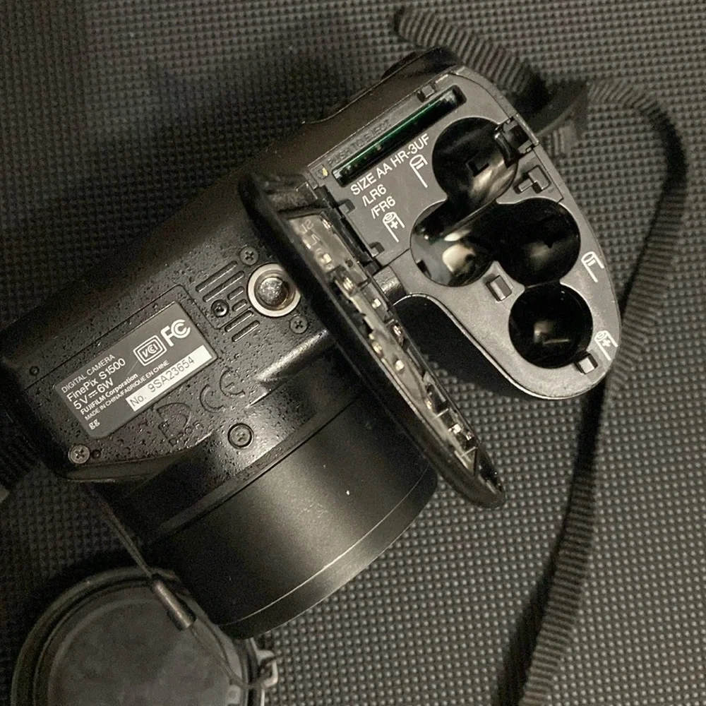 Fujifilm S1500 10MP Digital Camera, 12x Optical Zoom, Dual Image Stabilized used